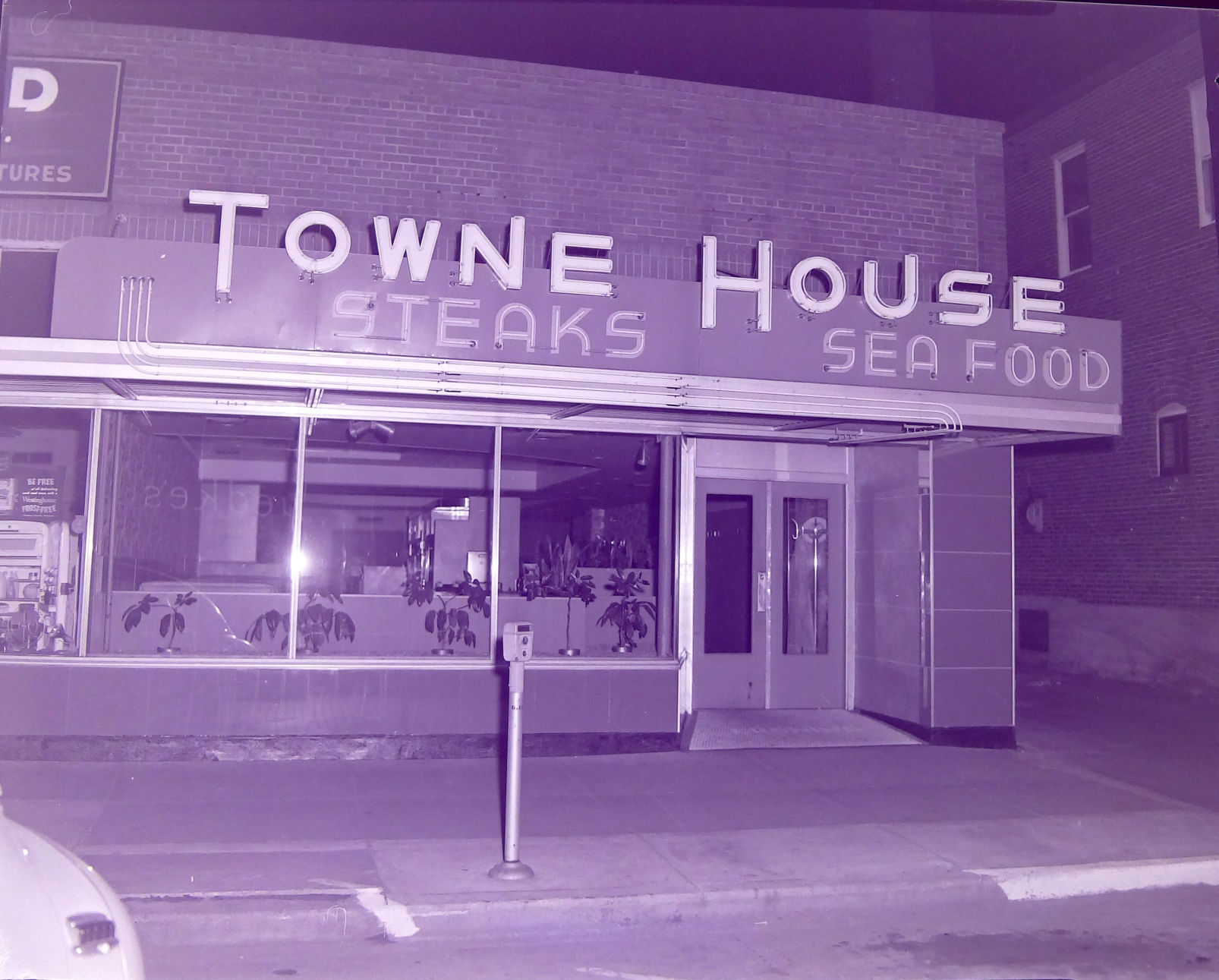 Towne House, 111 E 6th, ca. 1940s-1950s (Heritage Images).JPG